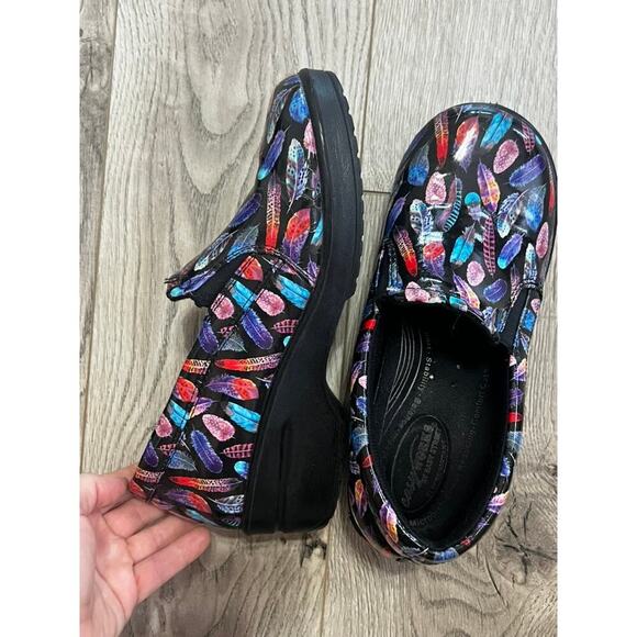 Easy Street colorful feather slides, slip resistant, perfect for nurses, size 7 - Picture 3 of 9